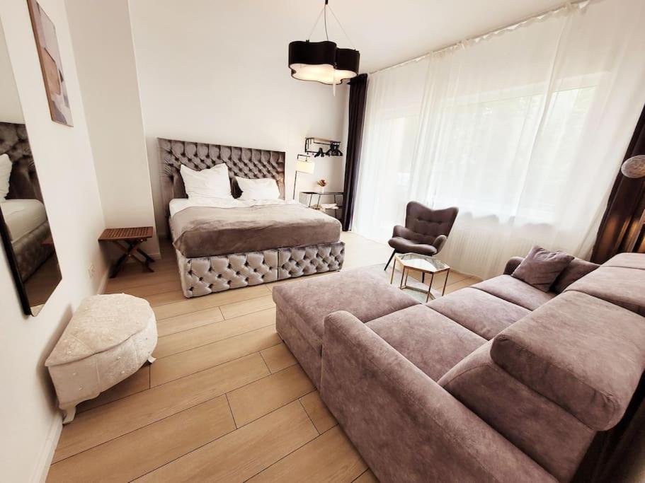 Duplex Apartment Ullstein- 4 Bedrooms, 2 Bathrooms, Living Room, 2 Parking Spaces, Boxspringbeds, Family & Business Apartment! Берлин Экстерьер фото