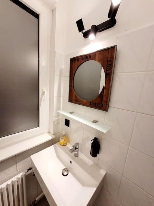 Duplex Apartment Ullstein- 4 Bedrooms, 2 Bathrooms, Living Room, 2 Parking Spaces, Boxspringbeds, Family & Business Apartment! Берлин Экстерьер фото