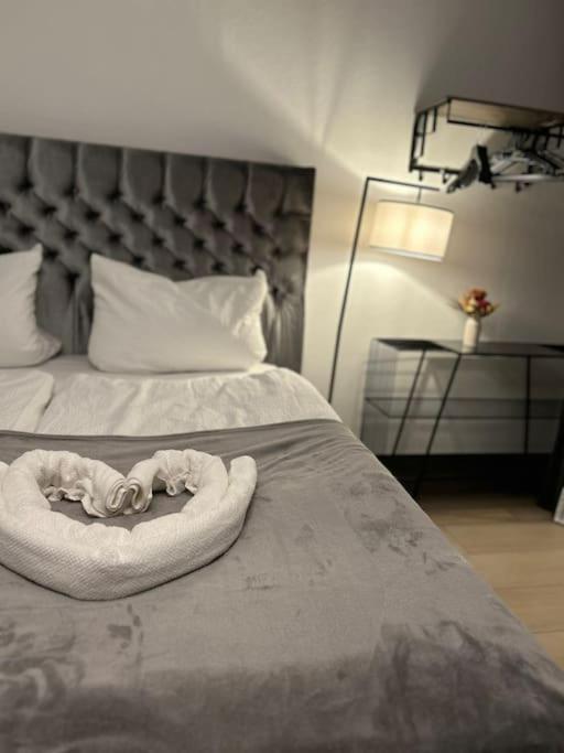 Duplex Apartment Ullstein- 4 Bedrooms, 2 Bathrooms, Living Room, 2 Parking Spaces, Boxspringbeds, Family & Business Apartment! Берлин Экстерьер фото