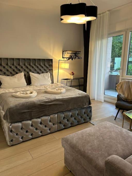 Duplex Apartment Ullstein- 4 Bedrooms, 2 Bathrooms, Living Room, 2 Parking Spaces, Boxspringbeds, Family & Business Apartment! Берлин Экстерьер фото