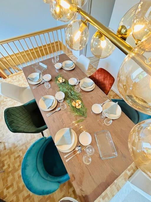 Duplex Apartment Ullstein- 4 Bedrooms, 2 Bathrooms, Living Room, 2 Parking Spaces, Boxspringbeds, Family & Business Apartment! Берлин Экстерьер фото