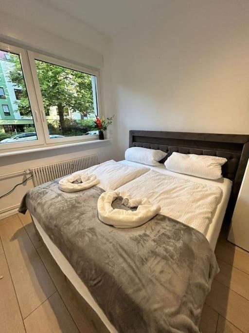 Duplex Apartment Ullstein- 4 Bedrooms, 2 Bathrooms, Living Room, 2 Parking Spaces, Boxspringbeds, Family & Business Apartment! Берлин Экстерьер фото