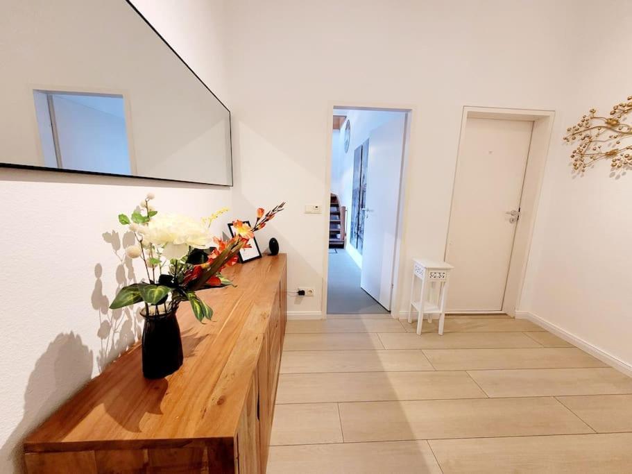 Duplex Apartment Ullstein- 4 Bedrooms, 2 Bathrooms, Living Room, 2 Parking Spaces, Boxspringbeds, Family & Business Apartment! Берлин Экстерьер фото