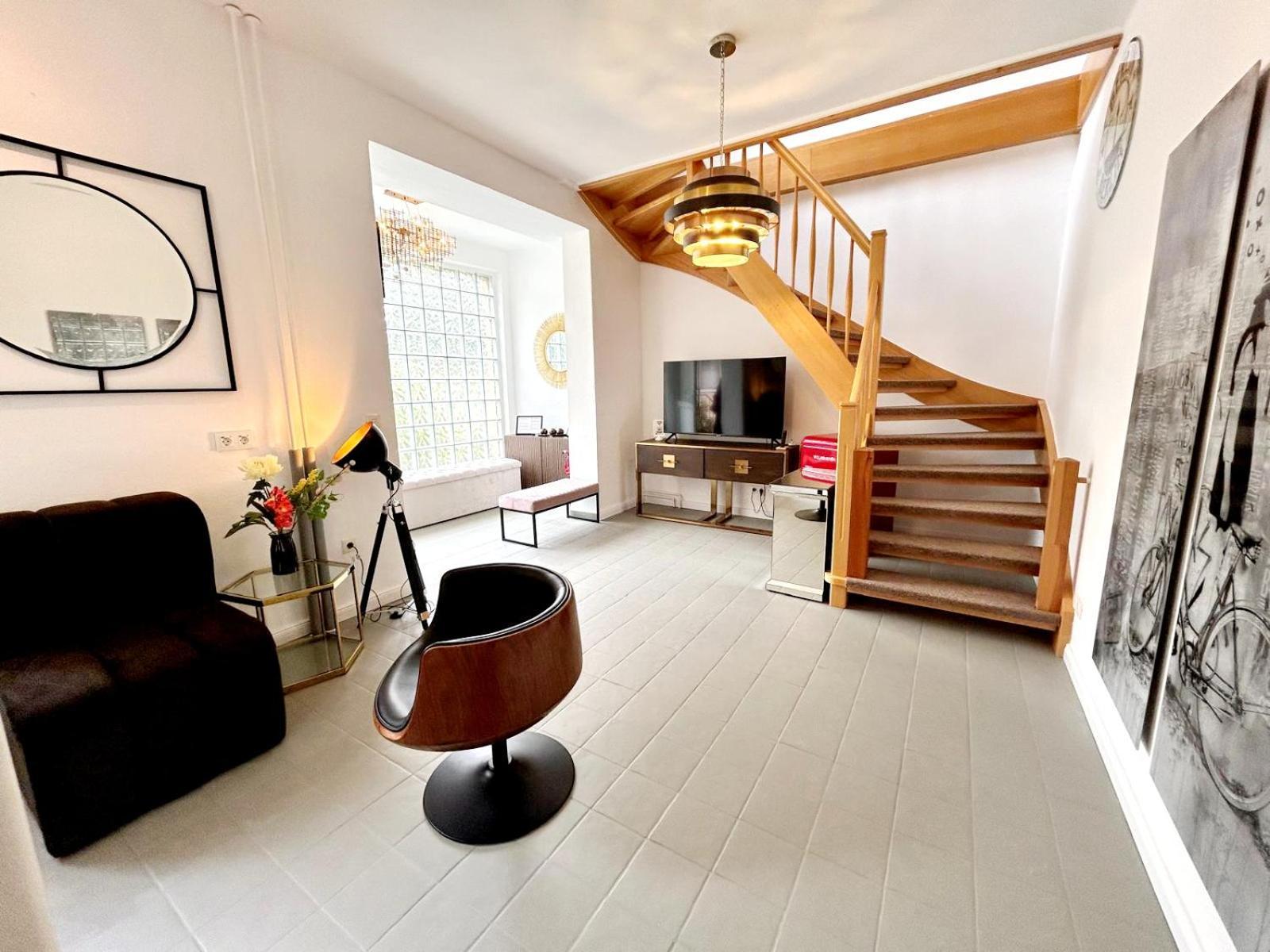Duplex Apartment Ullstein- 4 Bedrooms, 2 Bathrooms, Living Room, 2 Parking Spaces, Boxspringbeds, Family & Business Apartment! Берлин Экстерьер фото