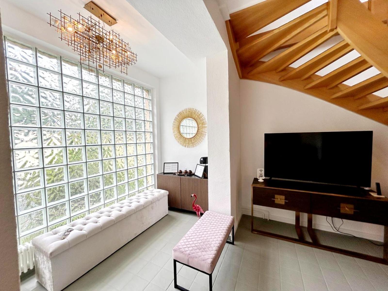 Duplex Apartment Ullstein- 4 Bedrooms, 2 Bathrooms, Living Room, 2 Parking Spaces, Boxspringbeds, Family & Business Apartment! Берлин Экстерьер фото