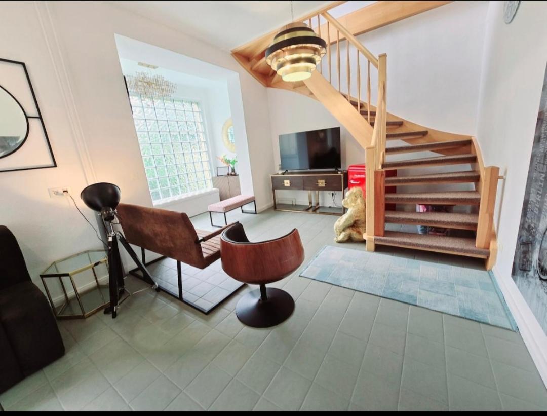Duplex Apartment Ullstein- 4 Bedrooms, 2 Bathrooms, Living Room, 2 Parking Spaces, Boxspringbeds, Family & Business Apartment! Берлин Экстерьер фото